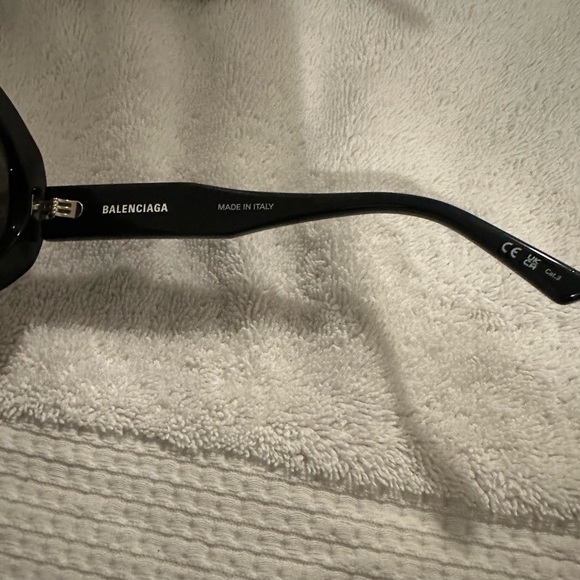 BALENCIAGA Sunglasses Authentic - Picture 6 of 11